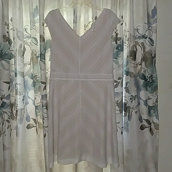 WHITE LACE V-NECK DRESS Lined - Picture 2 of 7
